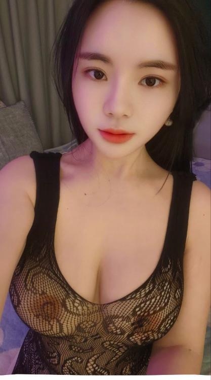 迷人性感骚妹李柏朴