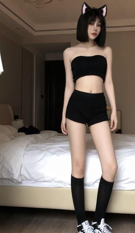 包和很飒的短发妹妹